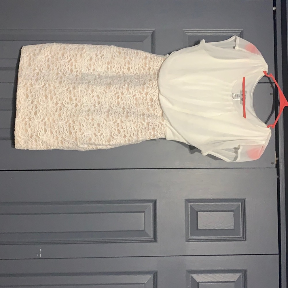Sweet Storm. White and Cream Pencil Dress. Size: M. B9